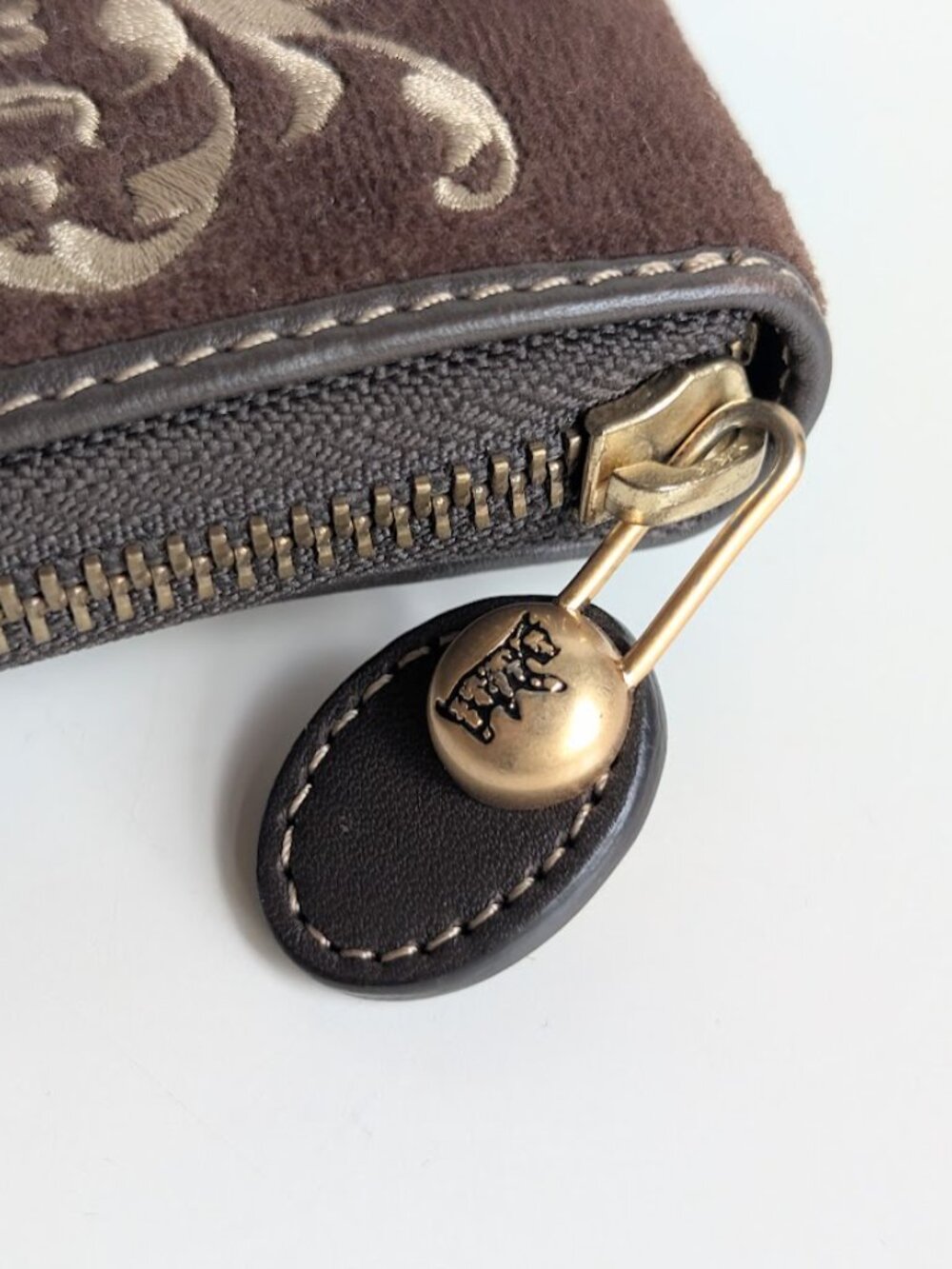 Juicy Couture Brown Wallet Vintage Embroidered Princess Crown Logo Velour Zipper - Picture 4 of 13